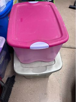 6 storage containers.