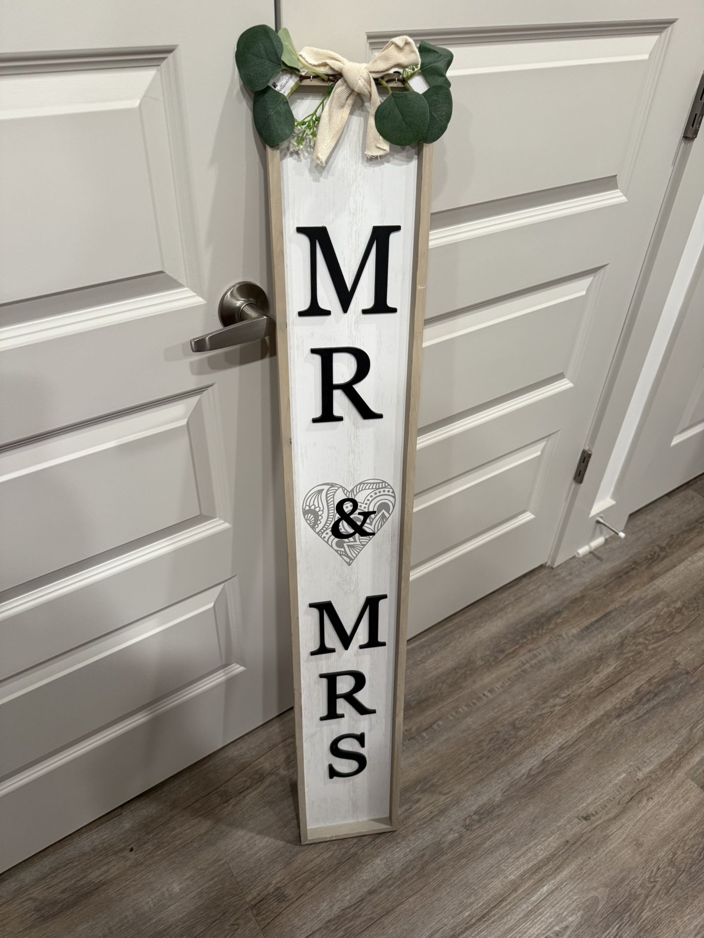 Mr. And Mrs. Wedding Sign. Stand Up Or Lean