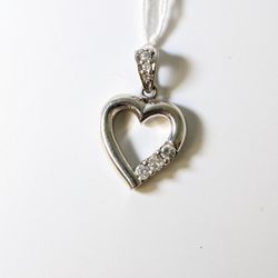14kt Diamond Heart Pendant