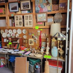 HUGE MULTIFAMILY GARGE/ YARD SALE
