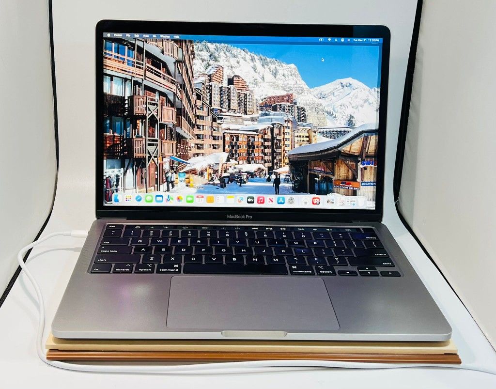 Apple MacBook Pro 💻 2020 TouchBar Core i7 16GB 500GB -Pressure Marks on the screen