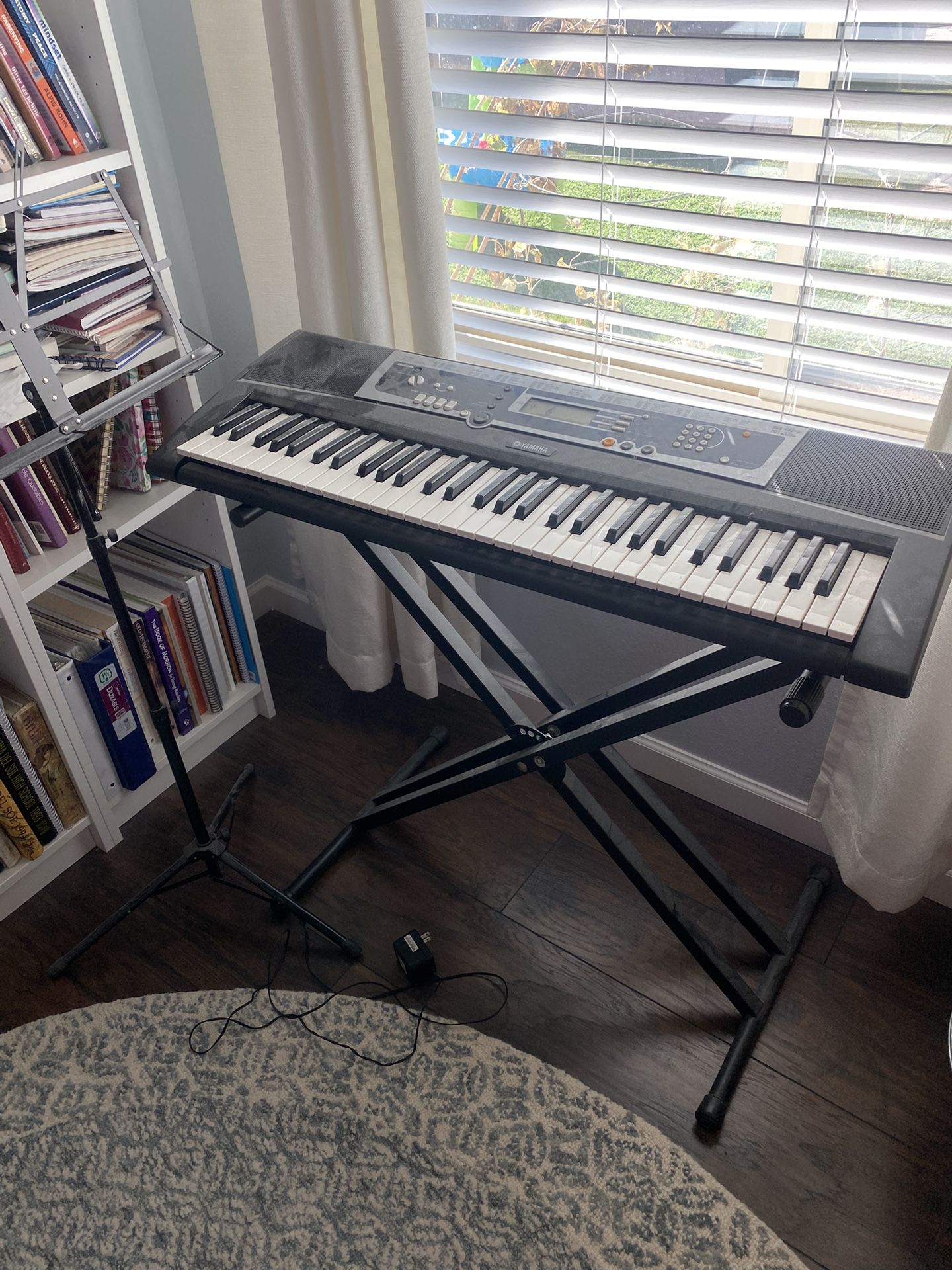 Yamaha Keyboard And Music Stand
