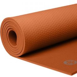 Manduka Yoga Mat 🚫 I WILL NOT RESPOND TO LOWBALL OFFERS OR “Is this available?” 🚫