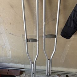 Adjustable crutches  in good condition