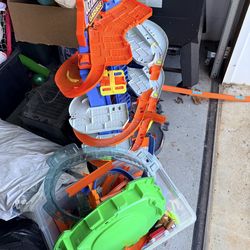 Hot wheels and hot wheels track