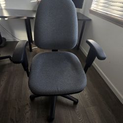 Ergonomic Office Chair – Adjustable, Great Condition