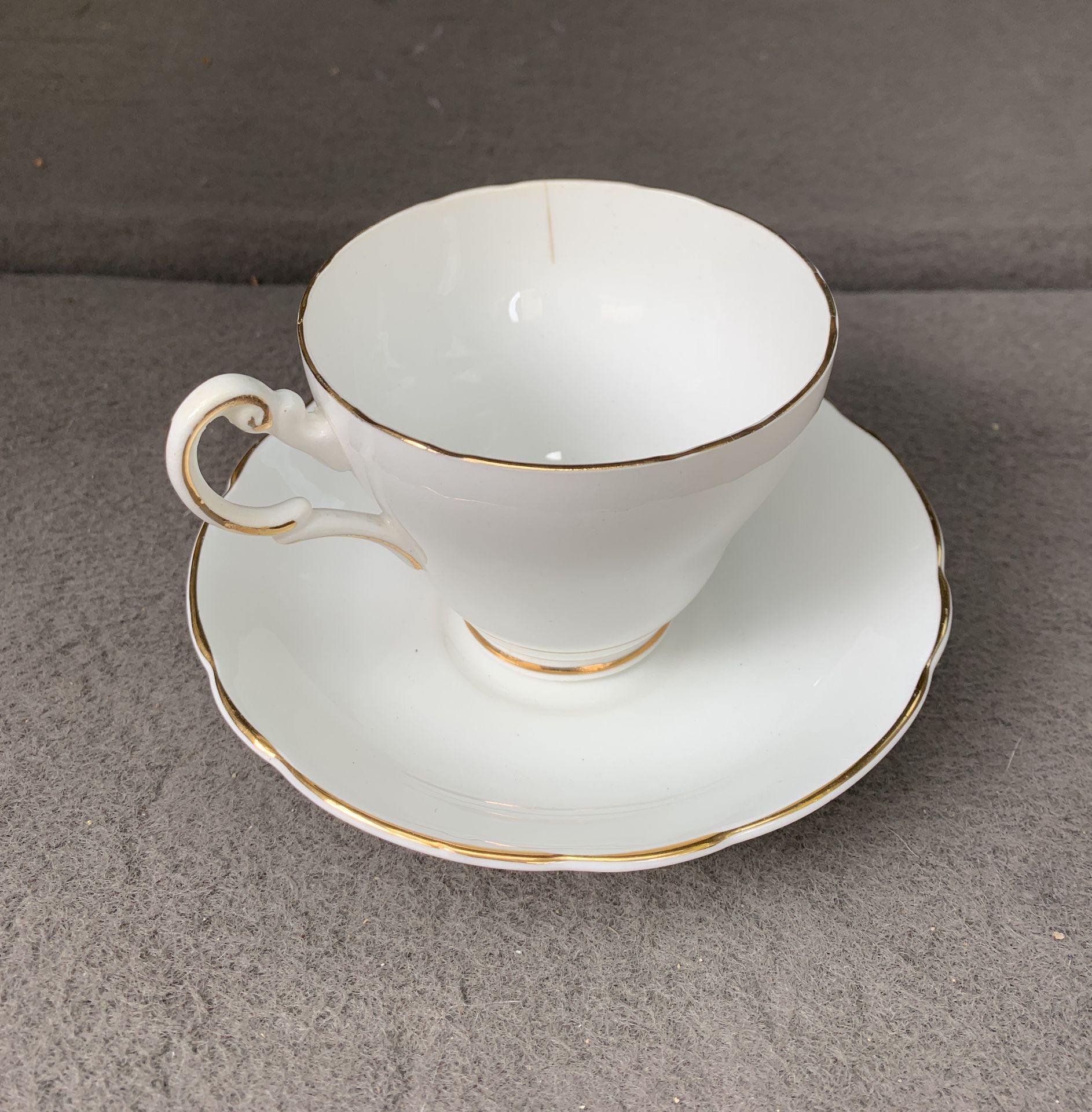 Regency Bone China Tea Cup / Saucer 12 piece set