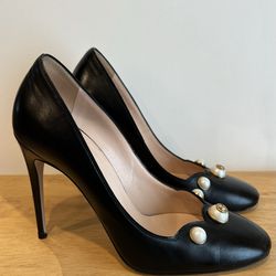 Gucci Willow Pearl Embellished Pump Stilettos