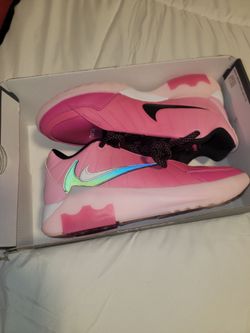 Women's  Nikes Size 9 brand-new