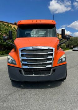Super-10, 2019 Freightliner Cascadia 116