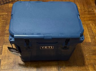 New YETI Tundra 35 Hard Cooler Navy Blue