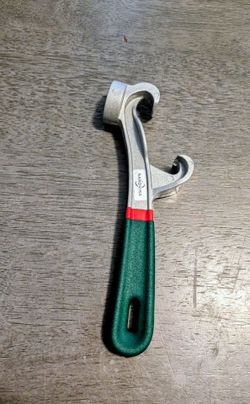 Improved 5-Gallon Bucket Opener Tool, 8.5-Inch Aluminum Paint Bucket Lid Wrench with Non-Slip Rubber Handle Grip, Lid Removal Tool
8.5-Inch Aluminum B