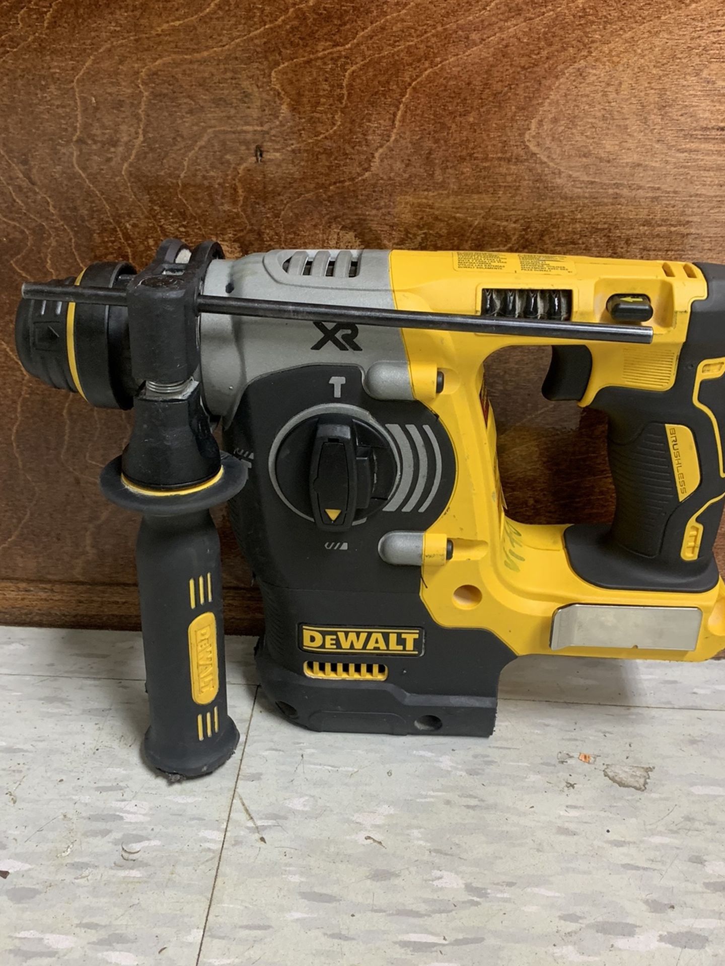 DEWALT 20-Volt MAX XR Lithium-Ion Cordless 1 in. SDS-Plus Brushless L-Shape Concrete & Masonry Rotary Hammer (Tool-Only)