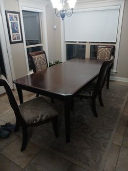 Dining Table With (6) Chairs