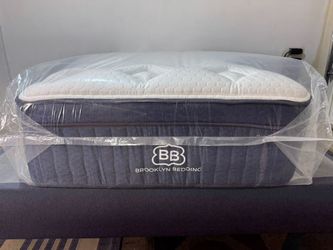 LIKE NEW! Brooklyn Bedding Twin Cali King Mattress - Delivery Available