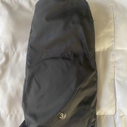 Brand new Yeezy Pods size 3 (Men’s 11-13)