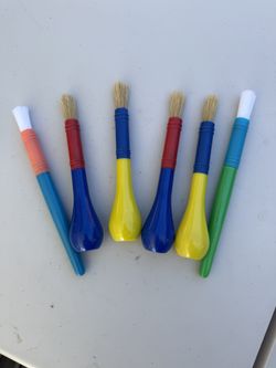 PAINT BRUSHES GOOD CONDITION $8