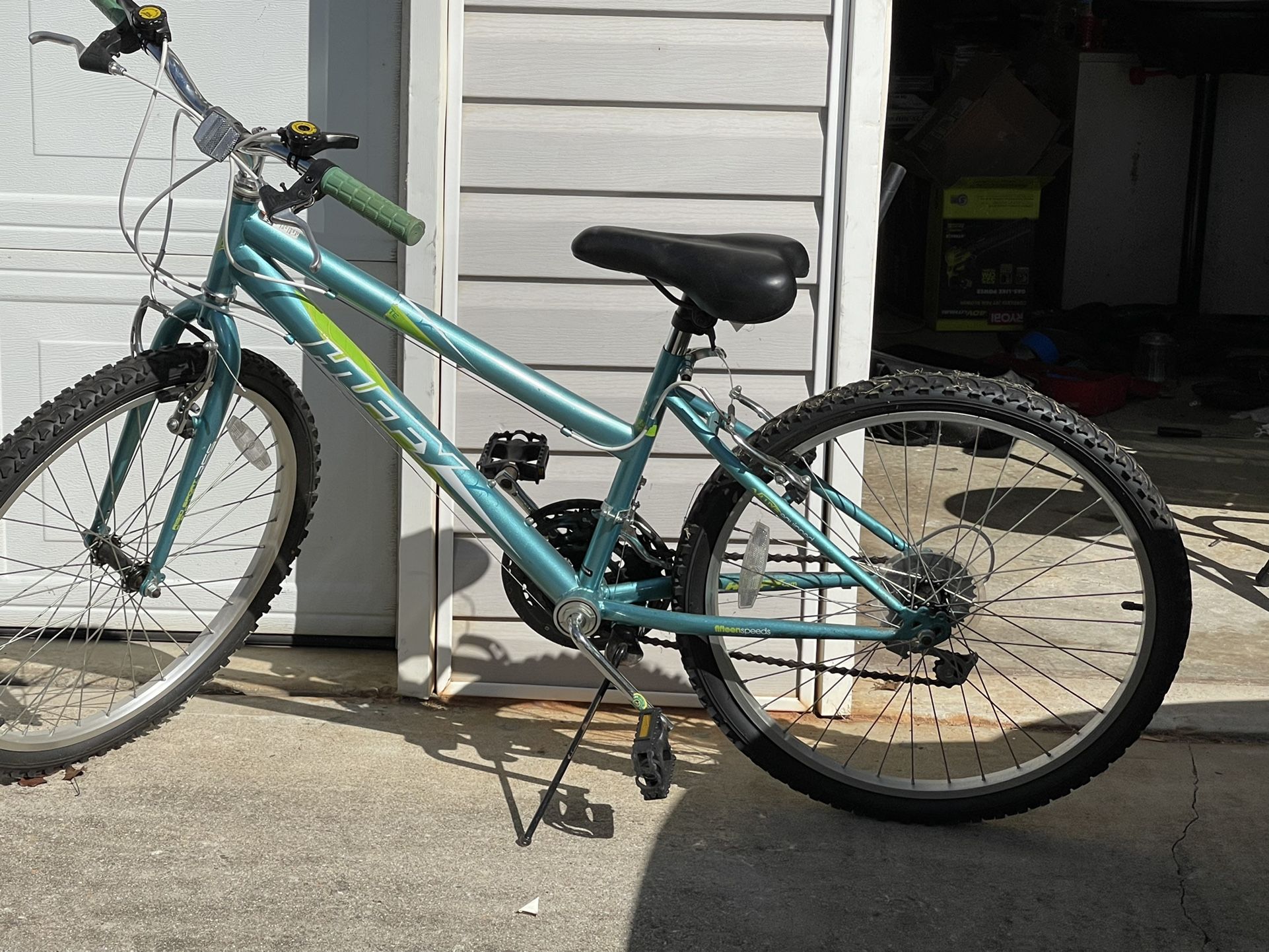 Huffy Girl 24’ Bike