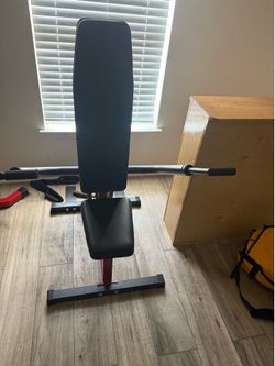Tricep dip station