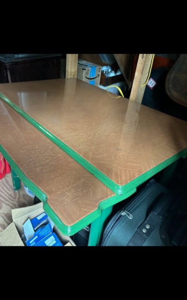 Porcelain Kitchen Table incredible Condition