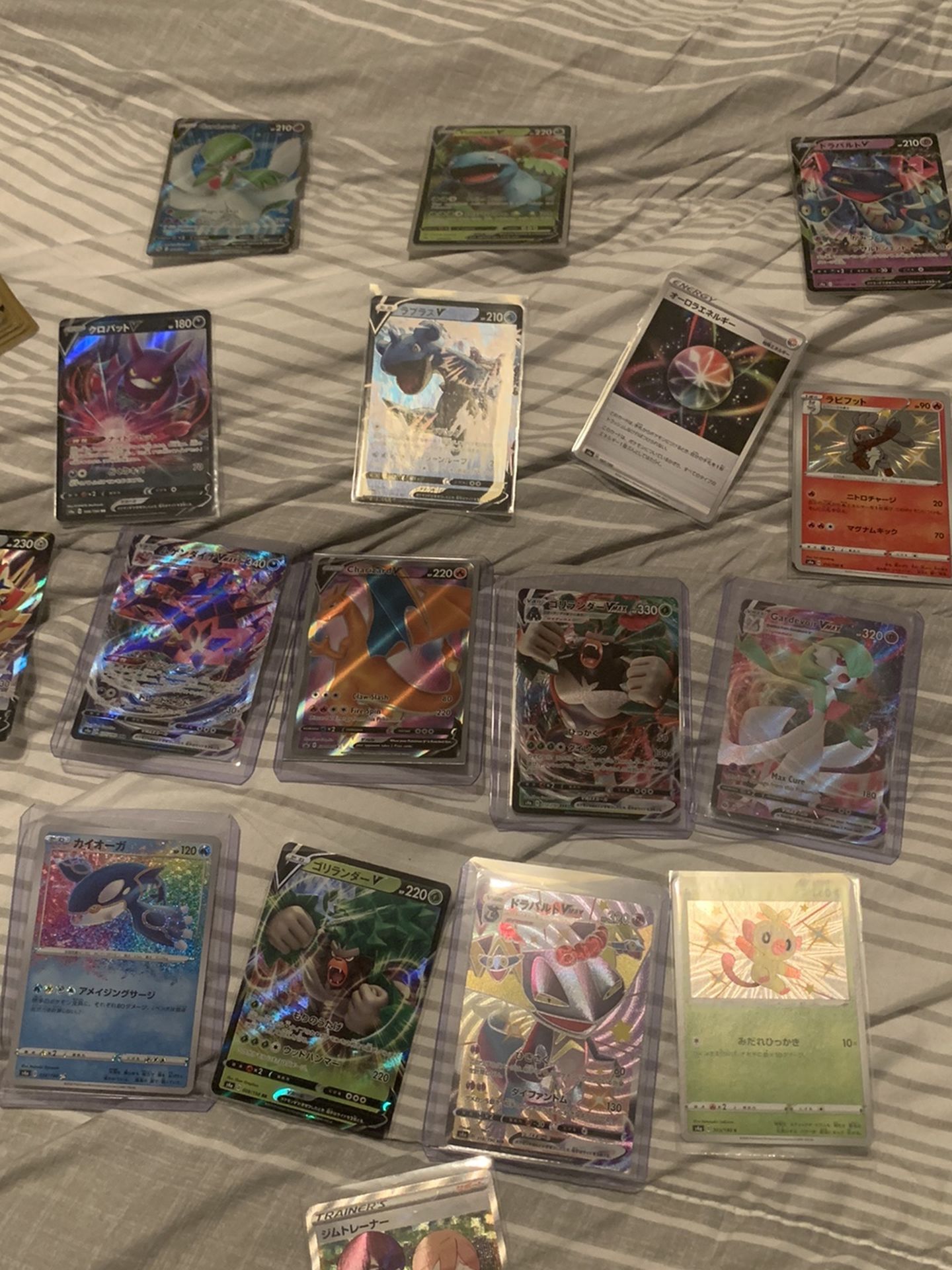 Shiny star V Pokémon cards Very hard to get