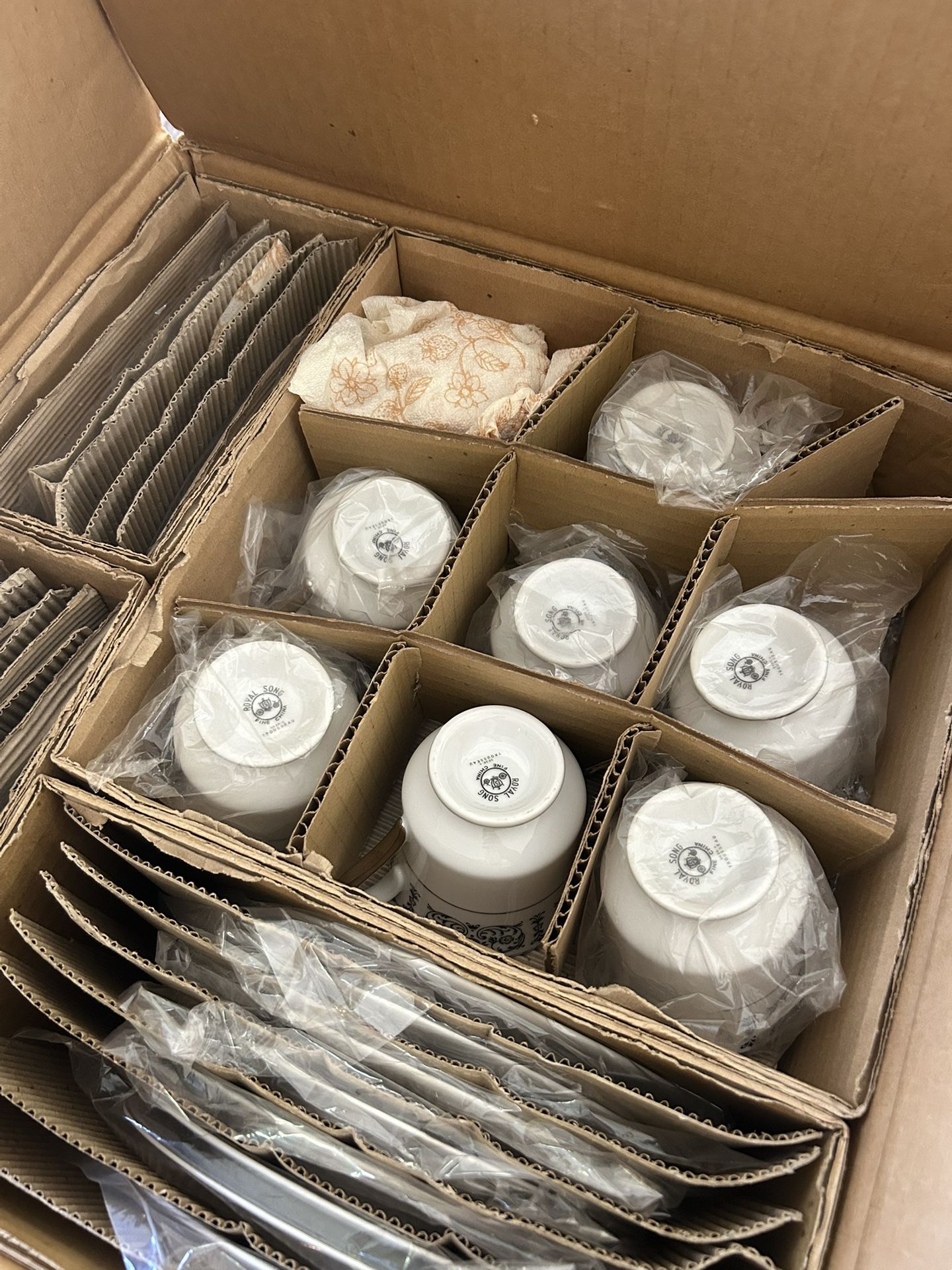 NOS Royal Song Fine China Trousseau 40 Piece Set