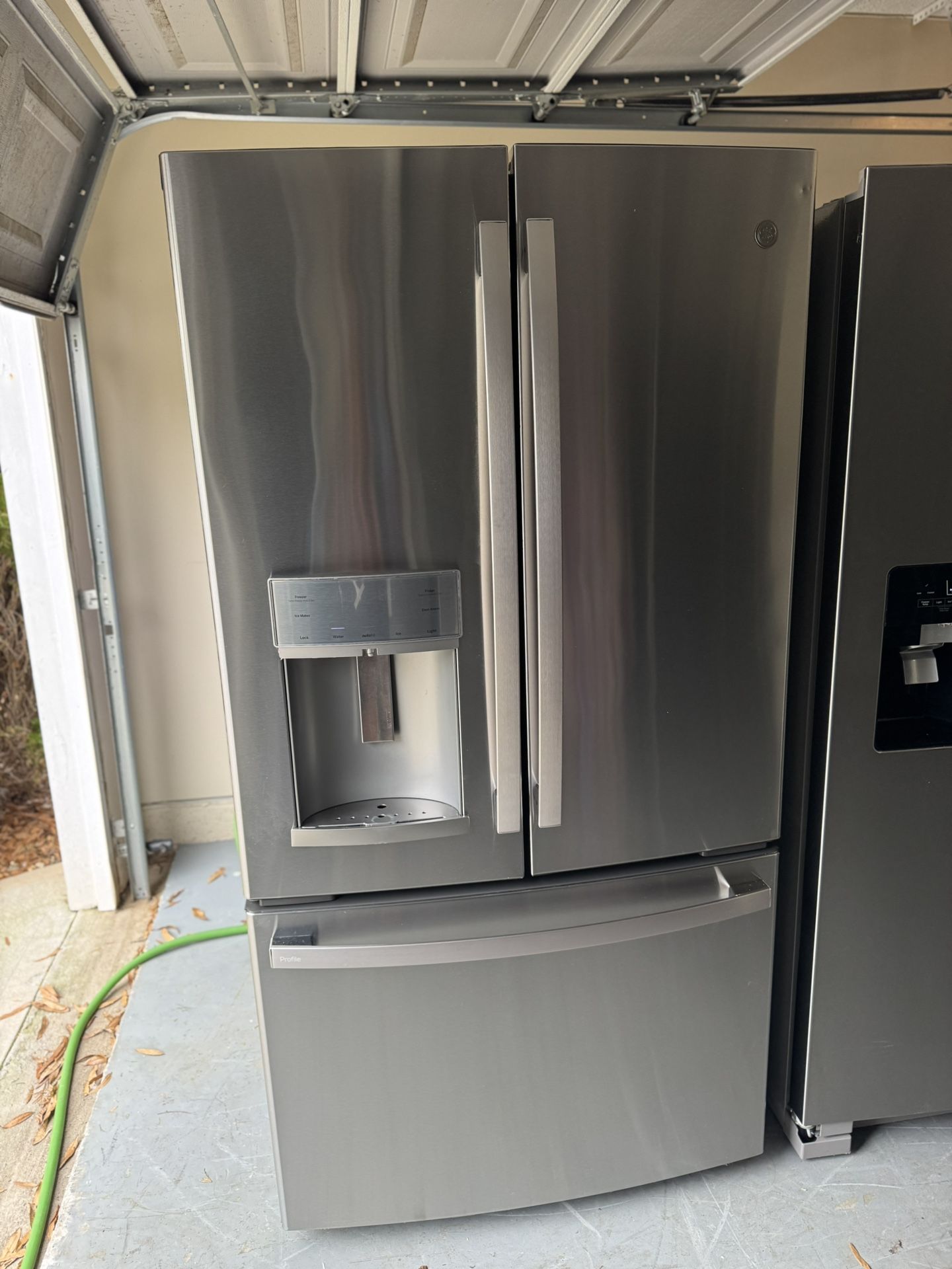 GE French Door -Ice/Water/Acero inox/ Super frío