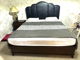 ✨ King Size Bedroom Set – Complete Set + 9” Metal Foundation | Excellent Condition ✨