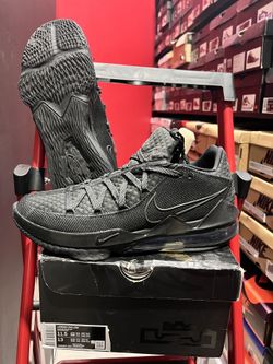 LEBRON XVII LOW