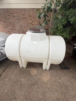 Horizontal Leg 325 gallon Poly Water Storage Tank