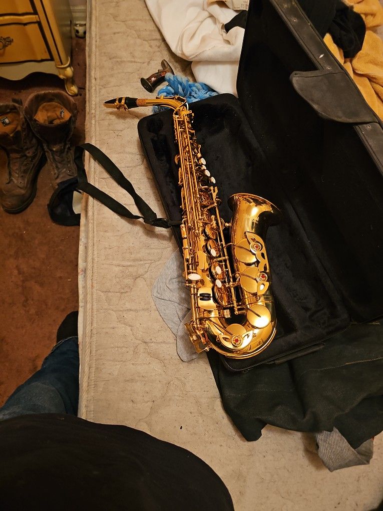 Mendini By Cecilio Saxophone Great Condition