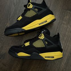 Jordan 4 Retro Thunders (2023)