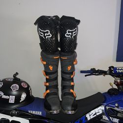 THOR Blitz XP MX BOOTS / FOX Knee Guards/ FOX MX Gloves