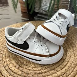 Nike Court Legacy - Size 6 Children