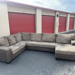 Super Nice, Comfy, Gray Sectional Couch🔥