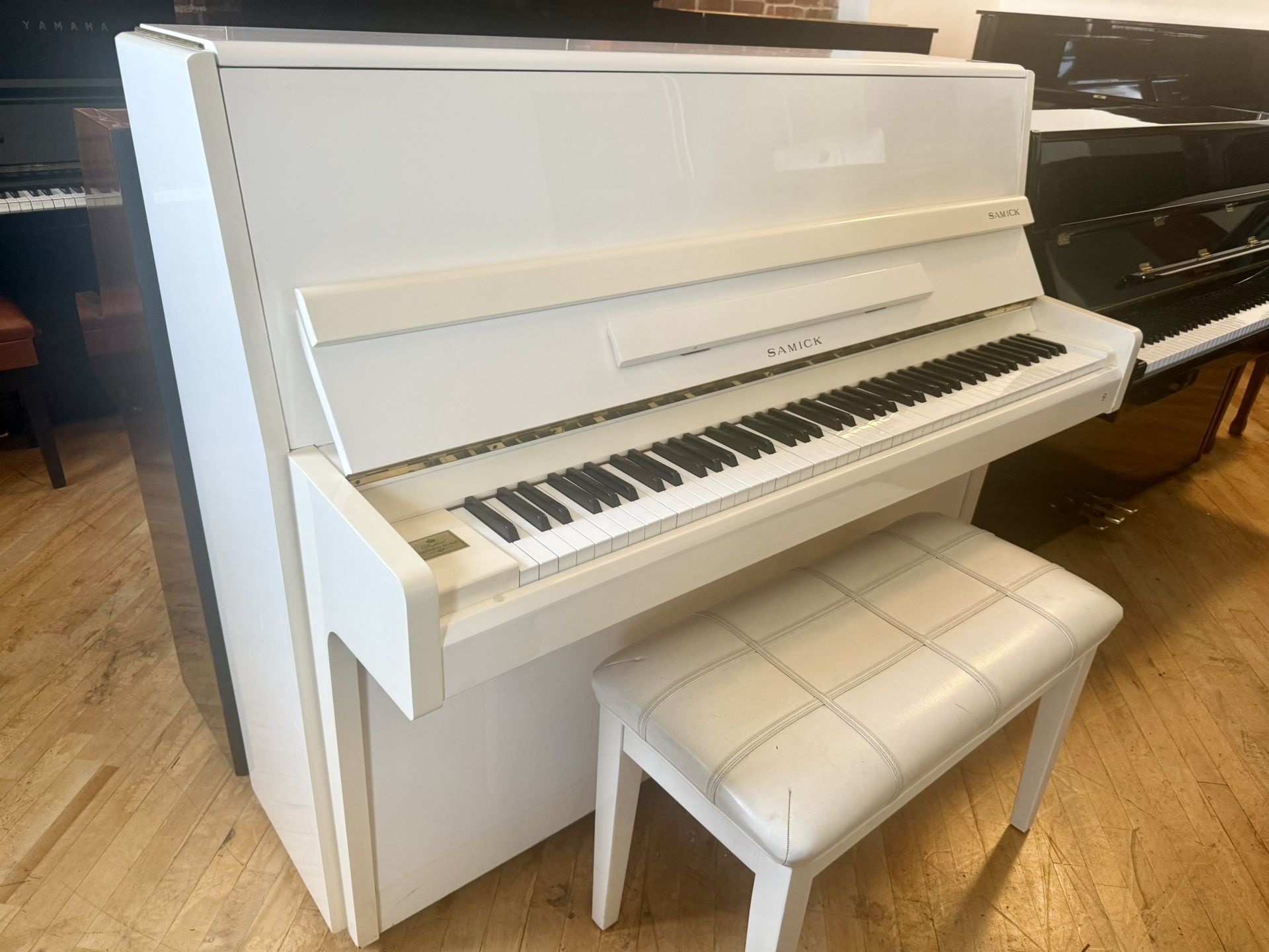 πΉ Elegant White SAMICK SU-118H Upright Piano +Free Delivery
