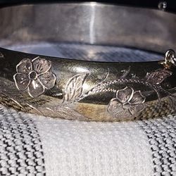 Beautiful Sterling Braclet with Great Details