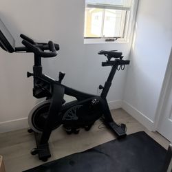 SoulCycle Spin Bike Like New - Free Subscription W/Equinox