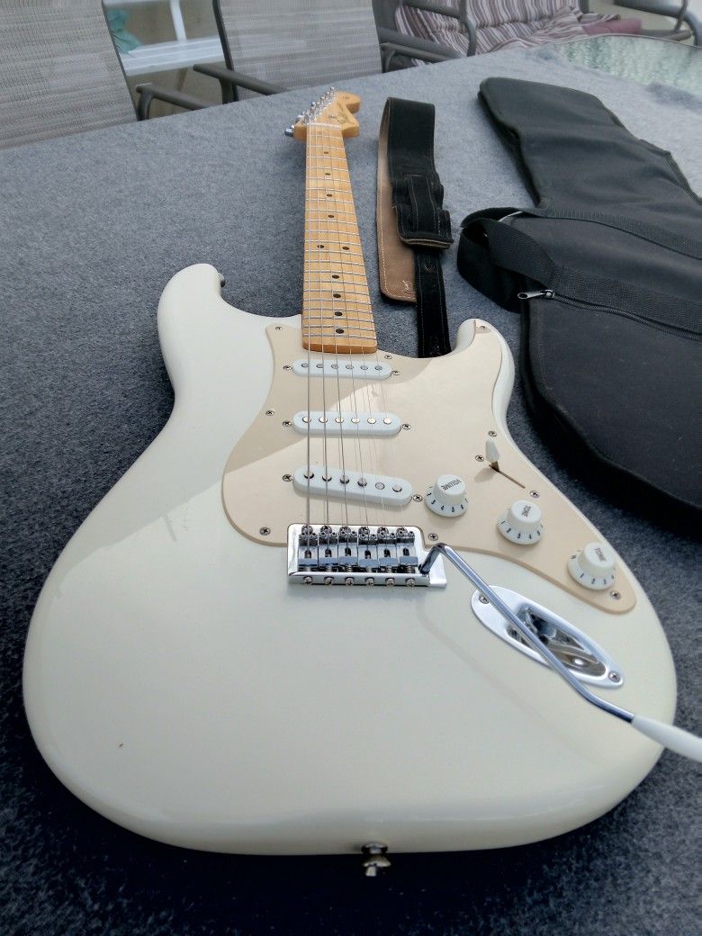 Fender Stratocaster Electric Guitar 