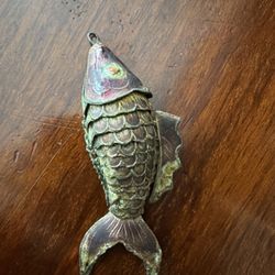 Vintage articulated fish pendant/charm