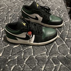 Air Jordan 1’s Low Pine Green size 10