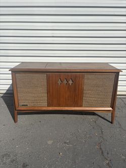 Vintage Phonograph Stereo System 