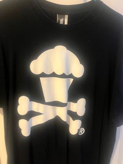 Johnny Cupcakes- classic cross bone
