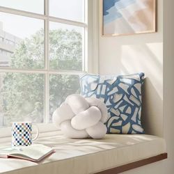 Shaped Knot Pillow Set (2)