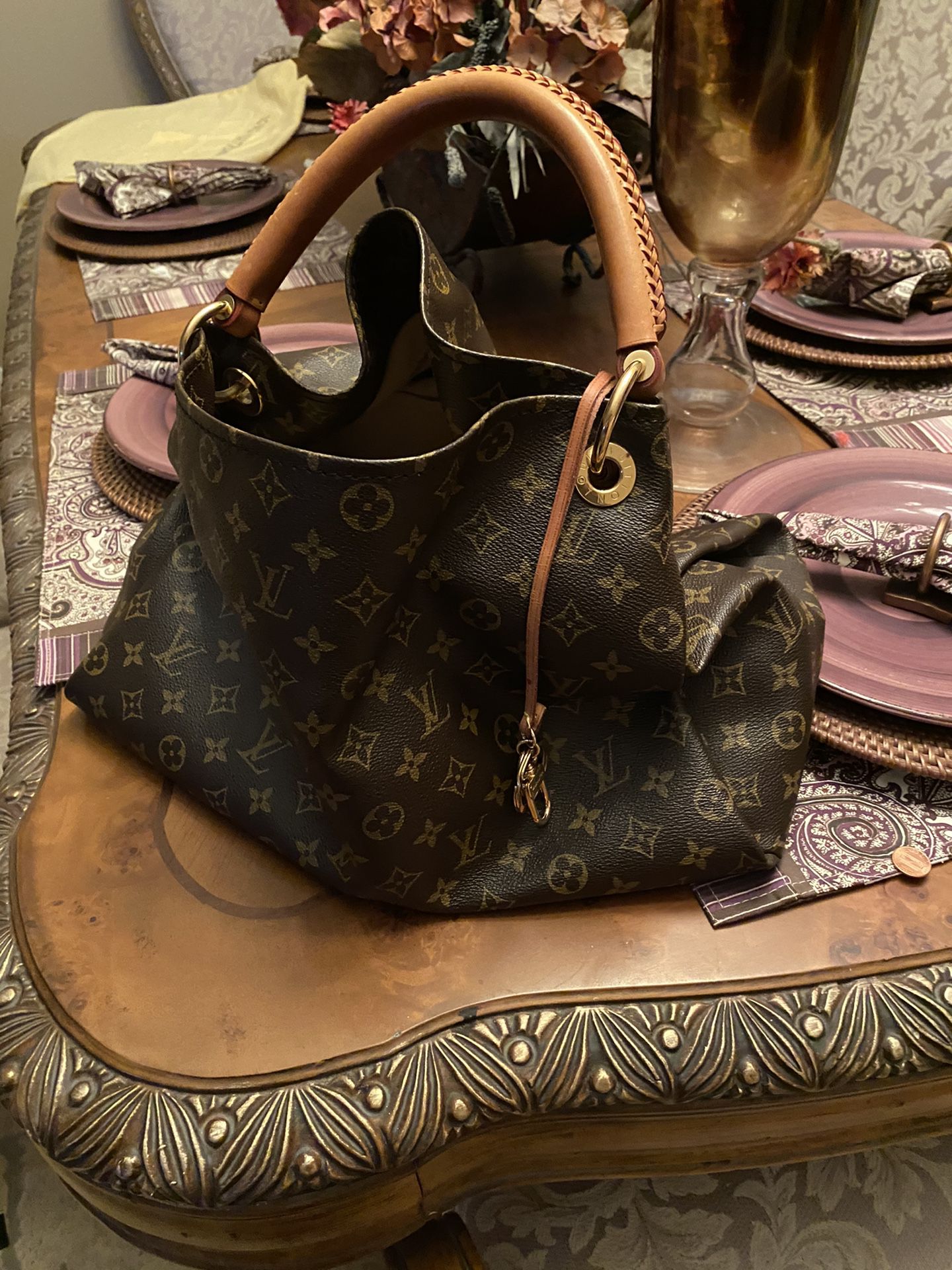 Real Louis Vuitton Bags And Containers Only for Sale in Phoenix, AZ -  OfferUp