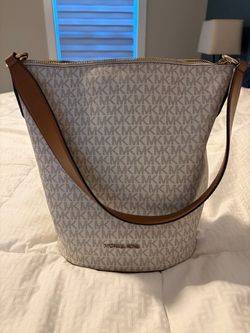 Michael Kors MK Signature Bucket Bag