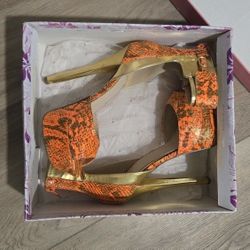 New Heels w/box 