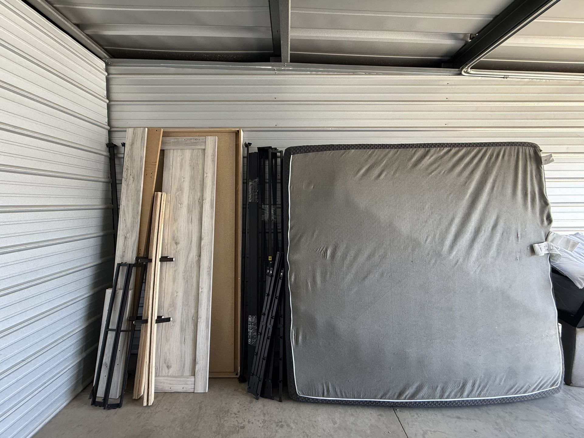 Cali King Bed