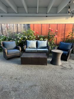 Corsley 5 piece patio set up