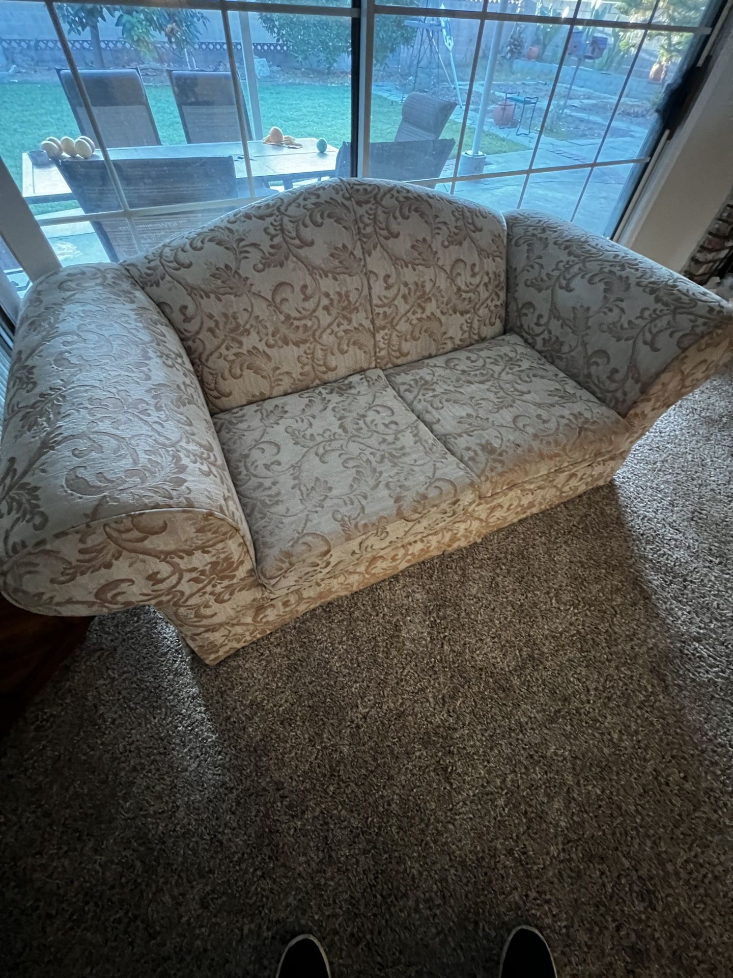 Free Sofa Set